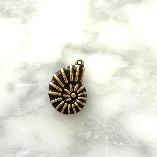 Black Swirl Shell Charm (SURPRISE)